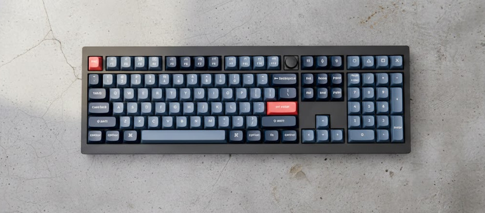 KEYCHRON V3 Max KEYCHRON V3 Max 448 × 149 x 32 mm 1110 g Lekka konstrukcja stabilna rama - klawiatura od góry na jasnym tle