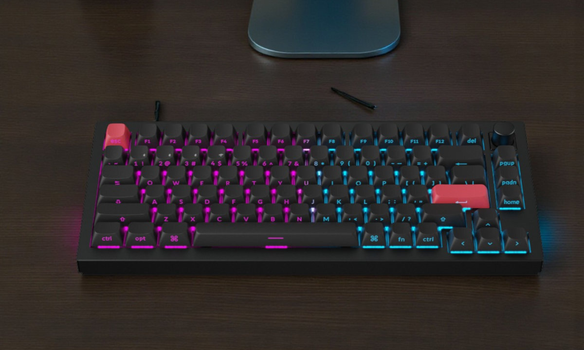 KEYCHRON Q1 Max podświetlenie RGB subtelnych efektów dynamiczne animacje wsparciu QMK i VIA zmienić funkcje przycisków, ustawić makra czy spersonalizować tryby podświetlenia - klawiatura obok myszki