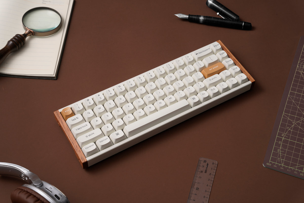 KEYCHRON K6 HE baterię o pojemności 4000 mAh - klawiatura na biurku