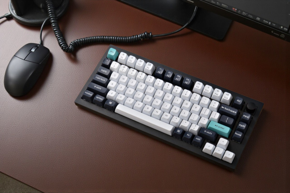 KEYCHRON Q1 Max podświetlenie RGB subtelnych efektów dynamiczne animacje wsparciu QMK i VIA zmienić funkcje przycisków, ustawić makra czy spersonalizować tryby podświetlenia - klawiatura obok myszki