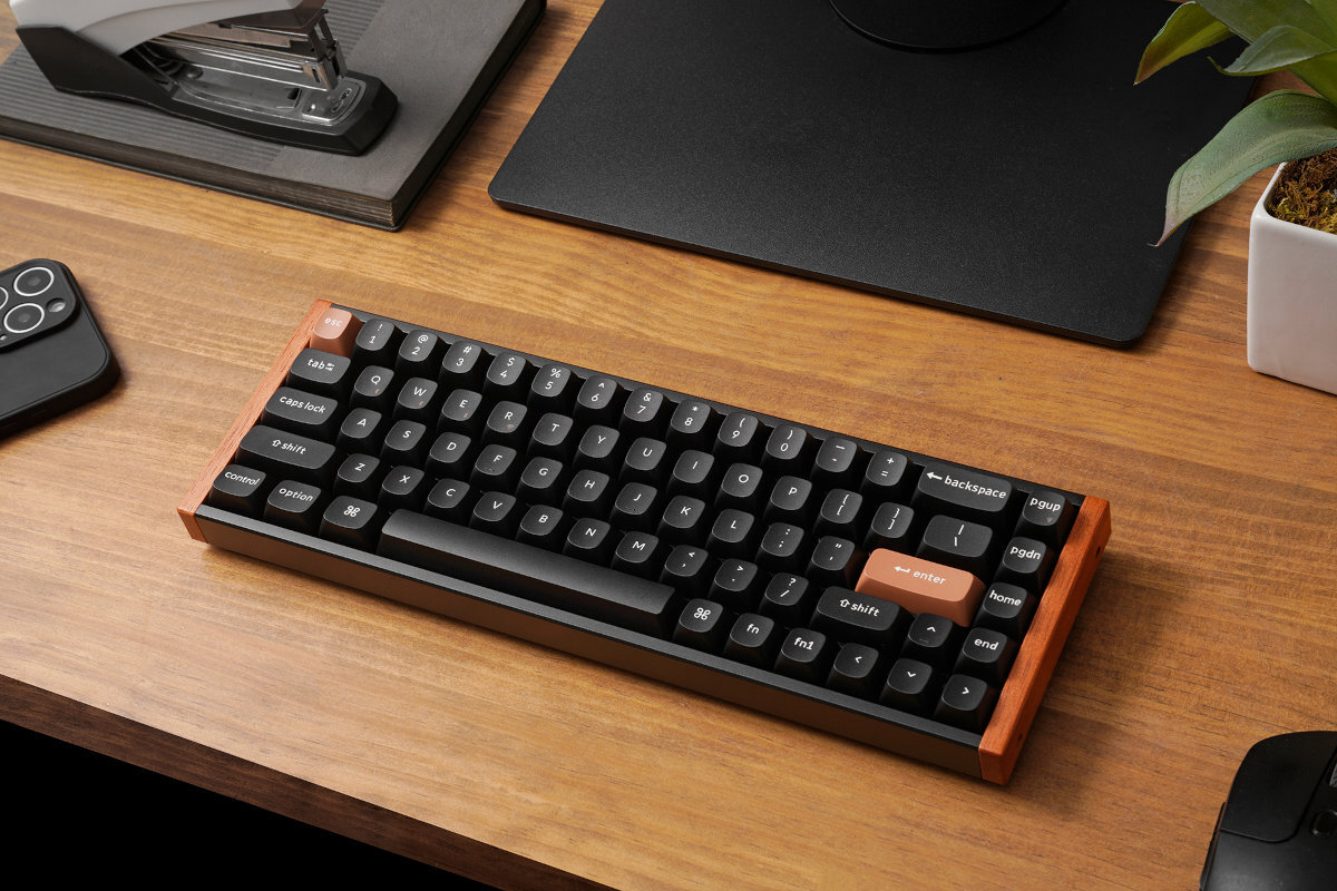 KEYCHRON K6 HE Keychron K6 HE Standard Edition układzie 65%, aluminiowej obudowie Trójwarstwowe wyciszenie aluminiową ramą trzy tryby połączenia QMK/VIA oraz webowego Launchera - klawiatura na biurku