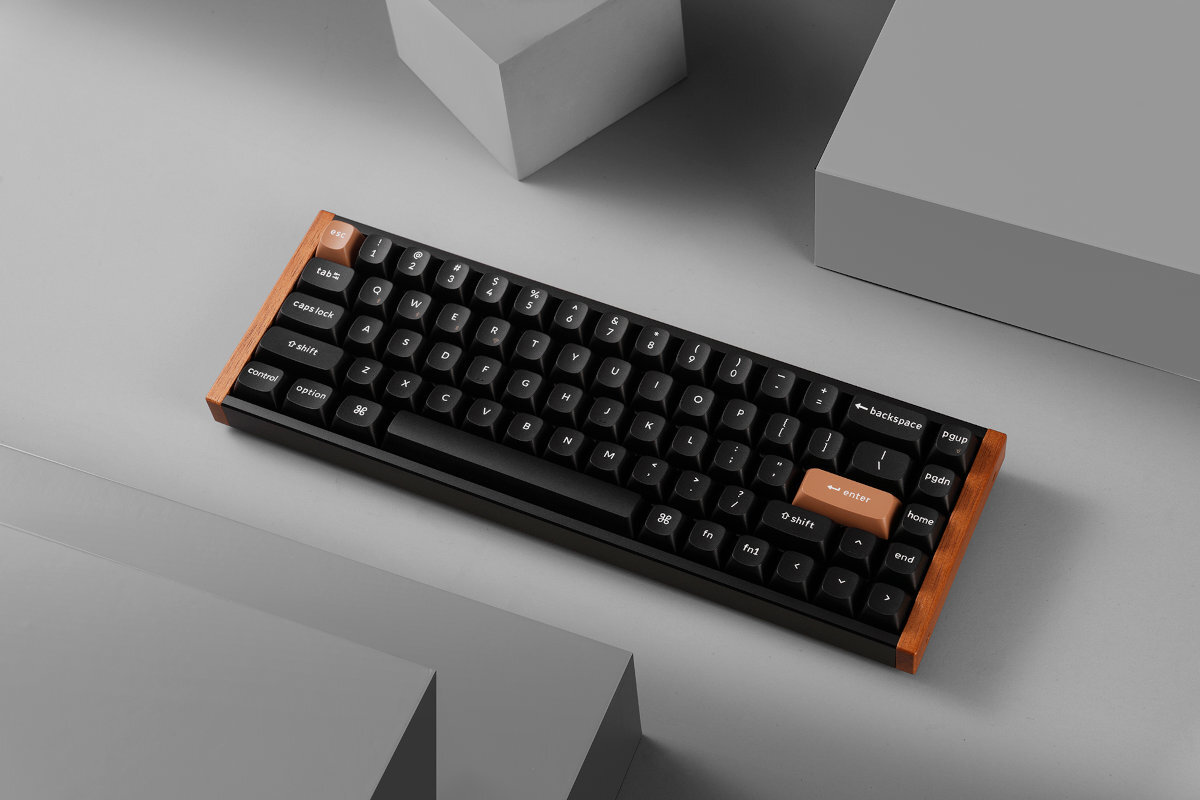 KEYCHRON K6 HE Tryb 2,4 GHz z częstotliwością odświeżania 1000 Hz Bluetooth 5.2 do trzech urządzeń jednocześnie USB‑C stabilne połączenie i zasilanie - klawiatura od góry na jasnym tle