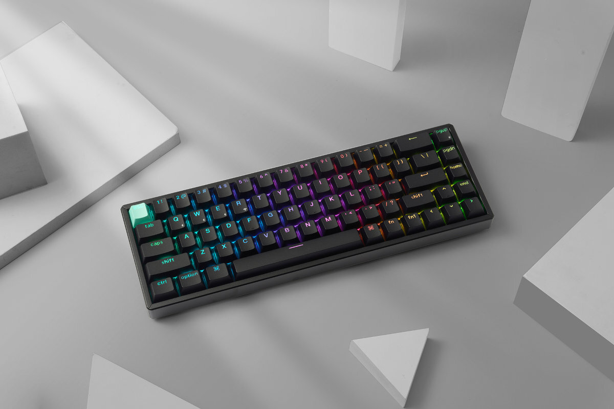 KEYCHRON K6 HE podświetlenie RGB subtelnych efektów dynamiczne animacje wsparciu QMK i VIA - klawiatura z podświetleniem na jasnym tle