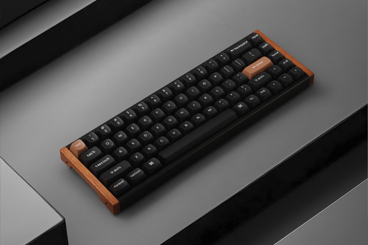 KEYCHRON K6 HE 317 × 108 × 32 mm 820 g stabilna podczas pisania i grania - klawiatura w czarnym kolorze na ciemnym blacie