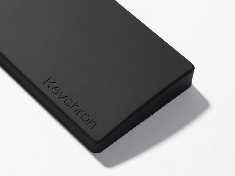 Keychron Silicone Palm Rest Silikonowa powierzchnia chroniąc je przed zmęczeniem i napięciem Wysoka sprężystość - podkładka od góry na białym tle