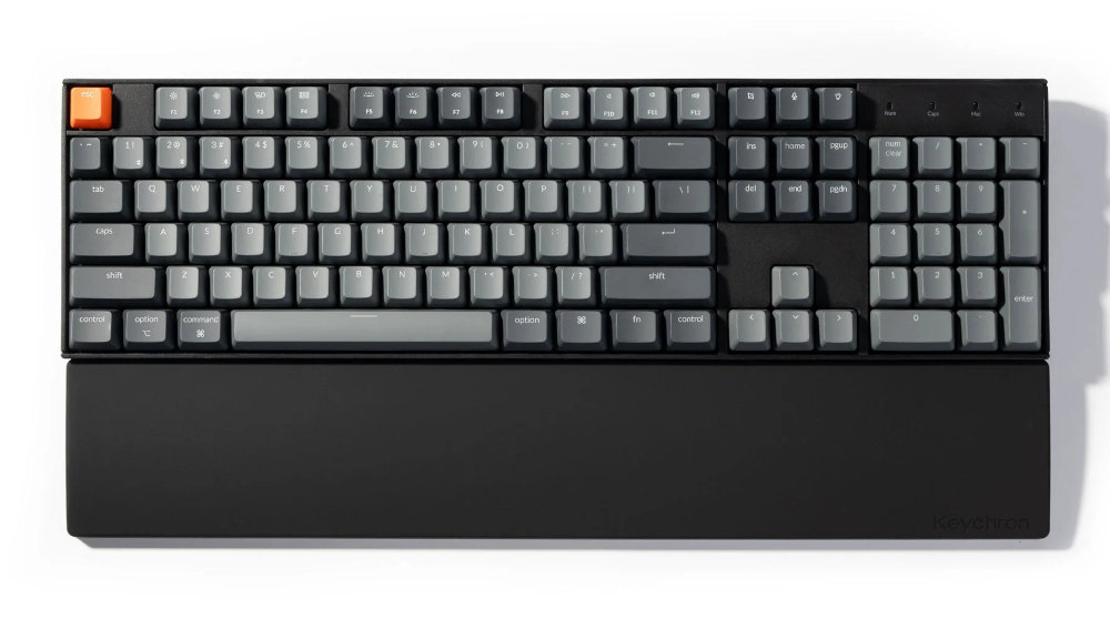 Keychron Silicone Palm Rest uniwersalnemu profilowi Keychron K10/ K10 Version 2 / C2 / C2 Pro - podkładka przy klawiaturze na białym tle