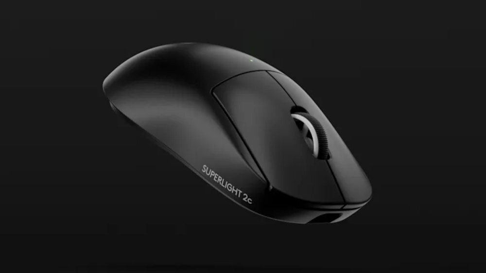 LOGITECH G Pro X Superlight 2C 53 g redukuje zmęczenie dłoni obudowa o wymiarach 100 × 60 × 39 mm - Profil czarnej myszy komputerowej z wyraźnym przyciskiem rolki i napisem Superlight na ciemnym tle