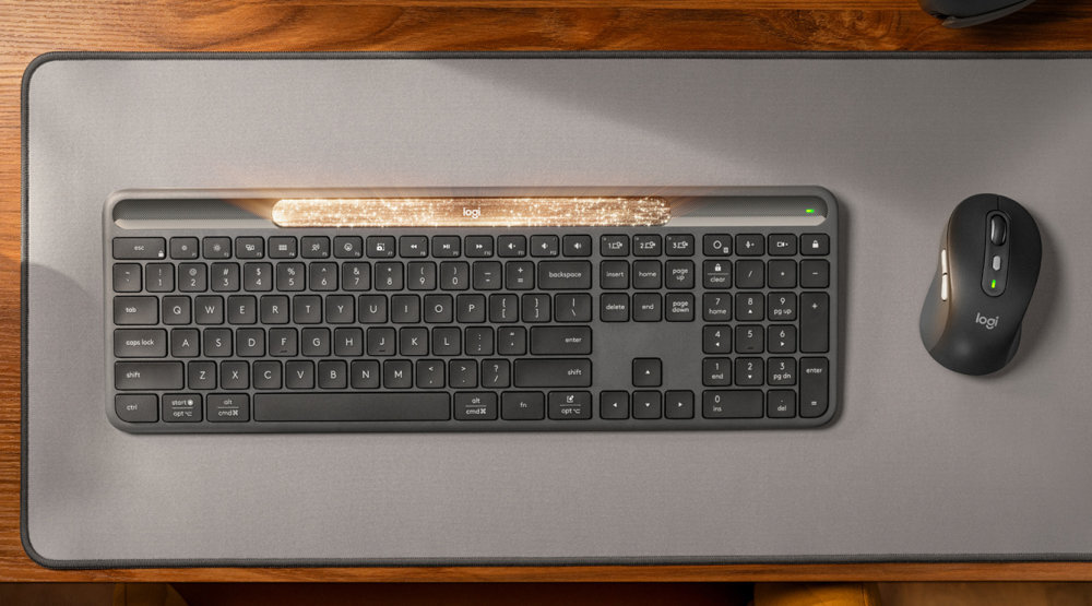 LOGITECH Slim Solar+ Logitech Signature Slim Solar+ solidną konstrukcją 438 × 143 × 20 mm przestrzeni biurowej domowego biurka 700 g - klawiatura od góry oraz mysz