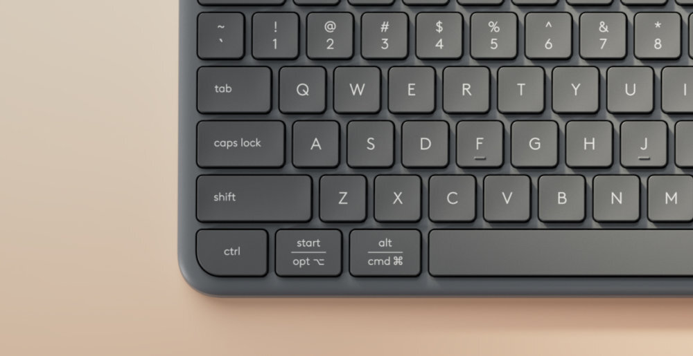 LOGITECH Slim Solar+ tworzywa sztucznego 70% certyfikowanego plastiku pokonsumenckiego recyklingu ograniczające ilość odpadów elektronicznych i zmniejszające emisję CO - zbliżenie na klawisze