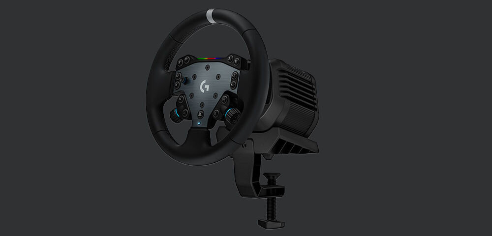 Kierownica LOGITECH RS50 (PC/Playstation) prezentacja kierownicy pod kątem na szarym tle piasta RS Wheel Hub 13 przycisków regulowane łopatki szybkozłącze sprawna wymiana kierownicy