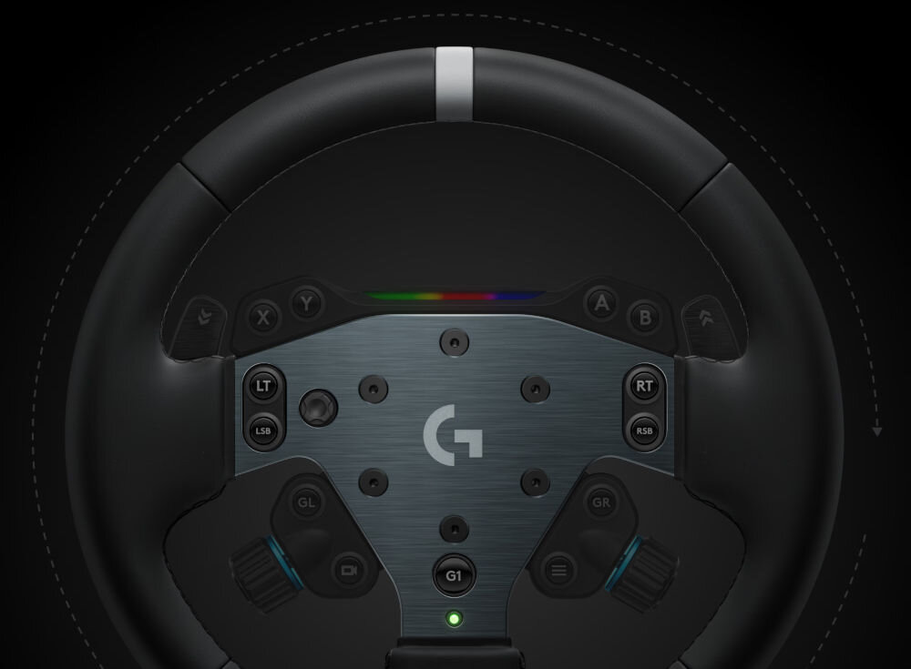 Kierownica LOGITECH RS50 (PC/Playstation) zbliżenie na kierownice na ciemnym tle kompatybilność konsola PlayStation 5 4 Windows 10 11