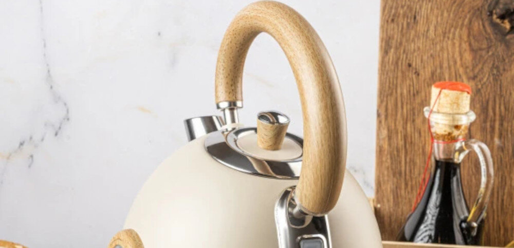 Czajnik KLAUSBERG KB-7906 Beżowy Komfortowe użytkowanie Ergonomiczna rączka z materiału PP obudowa z termoizolacją