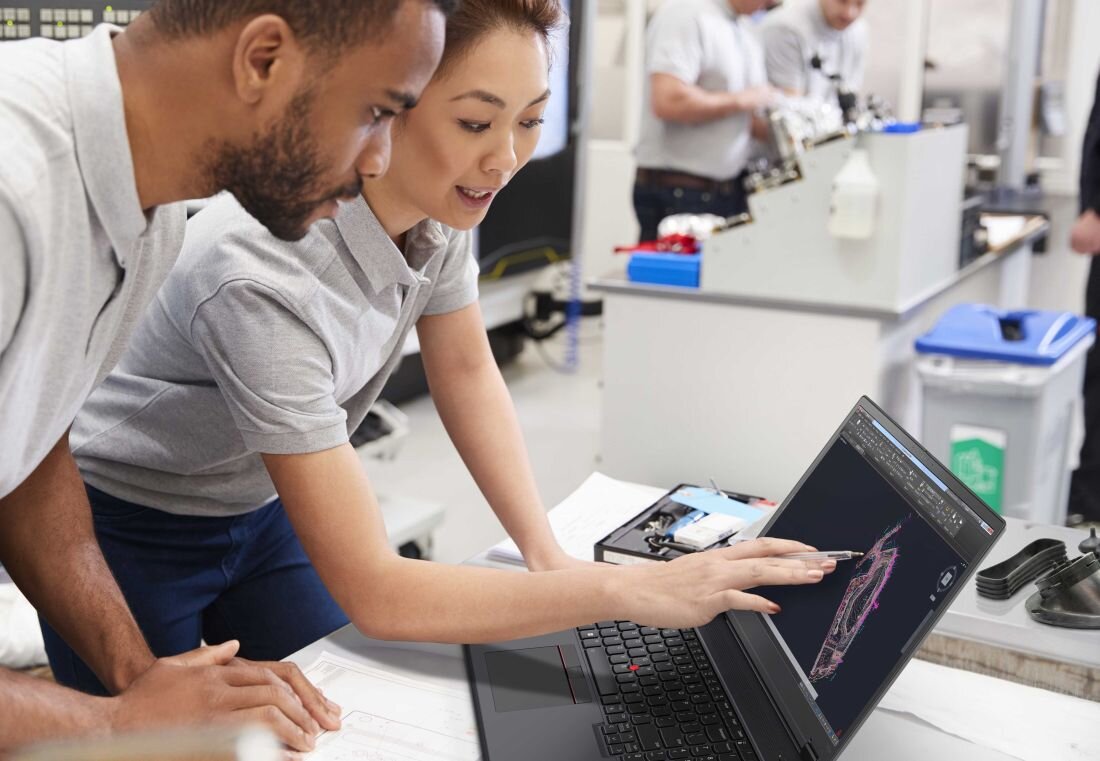 Laptop LENOVO ThinkPad P16v z wizualizacją procesora Intel Core Ultra 7 i układu graficznego NVIDIA RTX – wydajność do pracy profesjonalnej