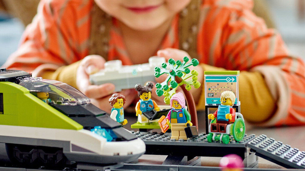 LEGO City Ekspresowy pociąg pasażerski  - zabawa