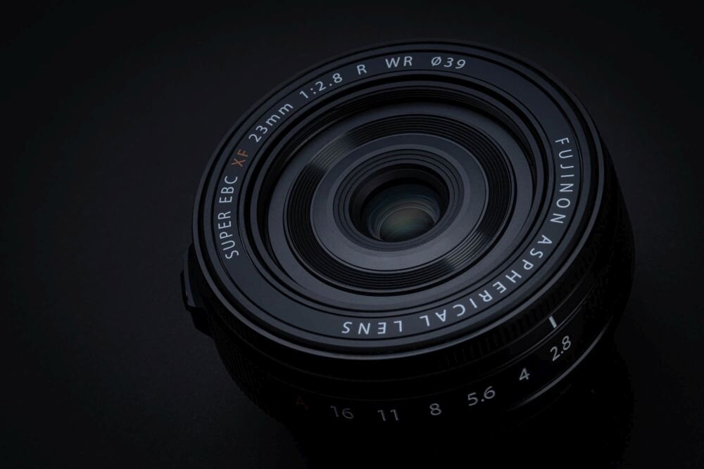 FUJIFILM XF 23 mm f-2.8 R WR przysłona 11 listków bokeh miękkie tło kontrola głębi ostrości przednia soczewka  