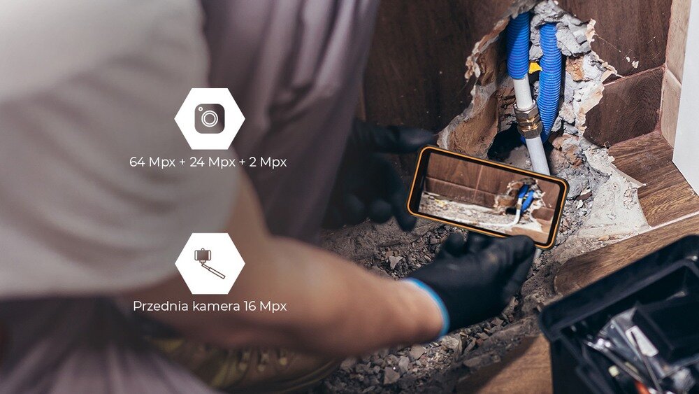 Smartfon MYPHONE Hammer Iron 6 człowiek robi zdjęćie