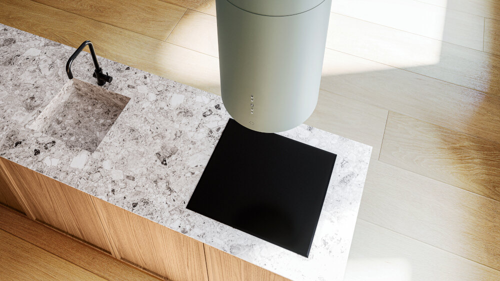 Okap GLOBALO Callia Isola 39.1 lifestyle kuchnia widok od góry wyspa kuchenna montaż wyspowy czarna płyta na blacie styl design szałwiowy kolor dopasowanie do aranżacji kuchennej styl skandynawski modernistyczny