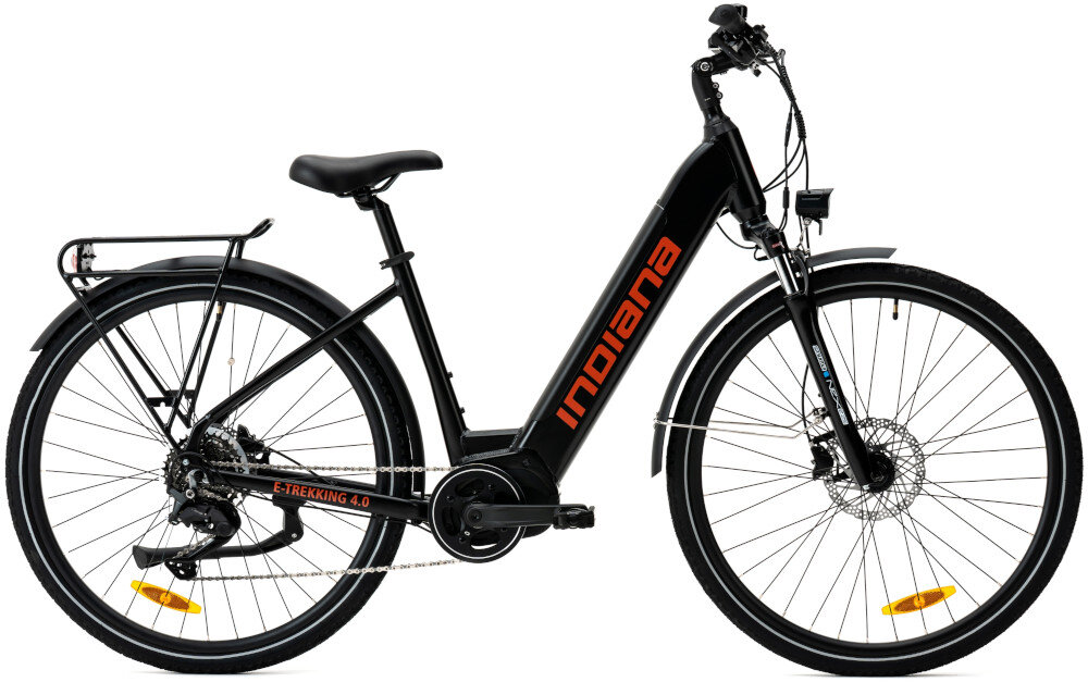 Rower elektryczny INDIANA E-Trekking 4.0 U18 28 cali Czarno-czerwony rower na białym tle widoczny z boku komfort jazdy odpowiednią kontrolę nad rowerem 18-calowa aluminiowa rama lekki zwinny łatwo go podnieść odporność na korozję kalkulator rozmiaru ramy odpowiednio dobrany rozmiar ramy wzrost mierzony w zrelaksowanej pozycji typ roweru