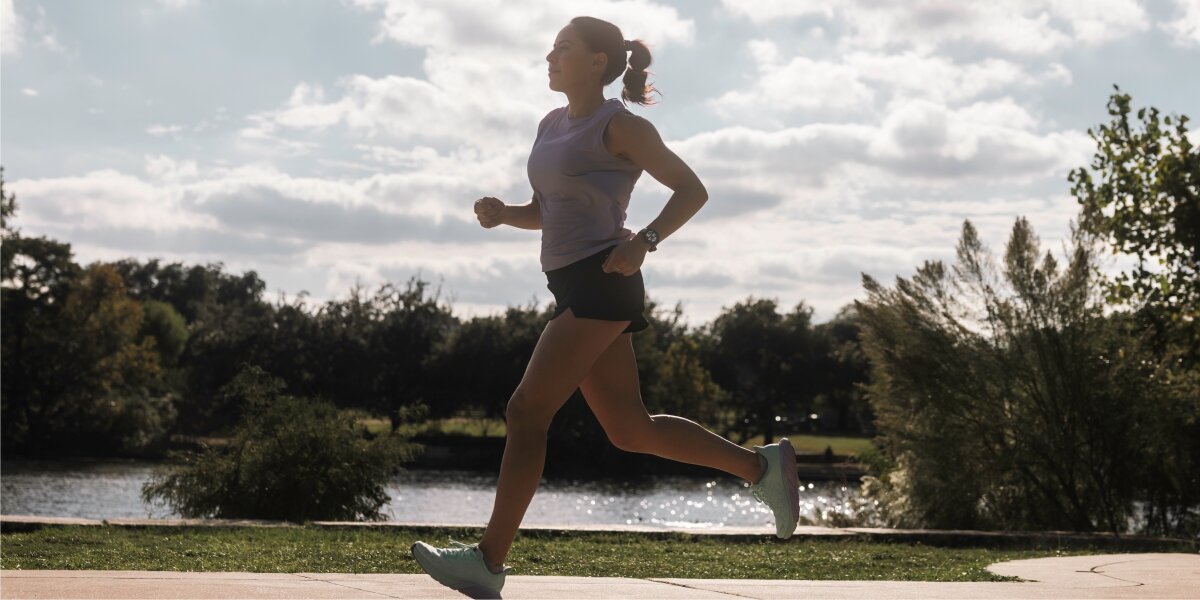 Zegarek sportowy GARMIN Forerunner 165 Music Muzyka i płatności Spotify, Deezer lub Amazon Music Bluetooth 