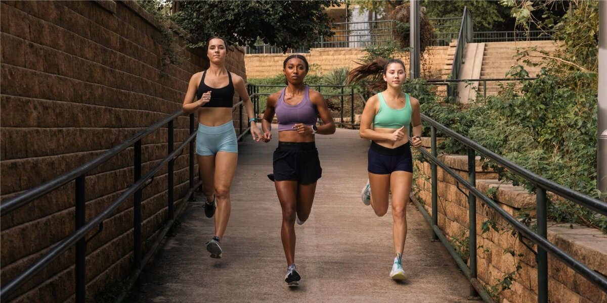 Zegarek sportowy GARMIN Forerunner 165 Music tryby i precyzja GPS 25 trybów sportowych GNSS 