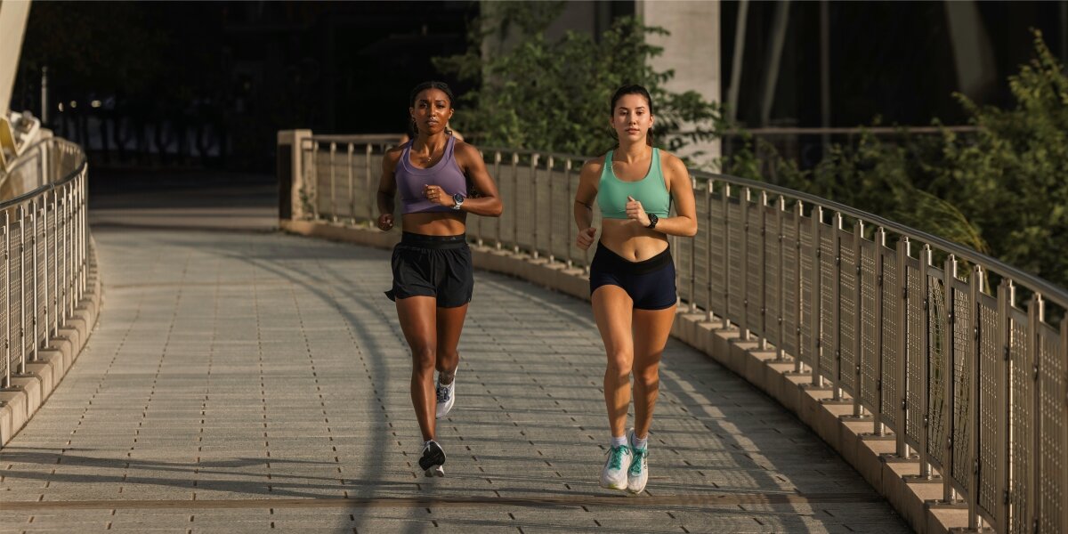 Zegarek sportowy GARMIN Forerunner 165 Music Pomiar danych w czasie biegu tempo, dystans i tętno Body Battery 