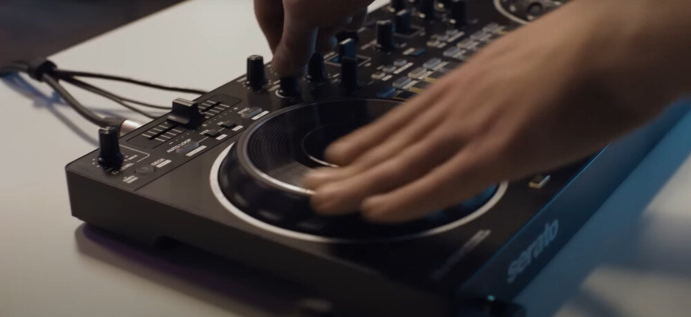 Kontroler DJ PIONEER DDJ-REV1 - Układ w stylu battle