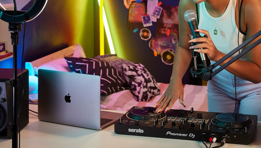 Kontroler DJ PIONEER DDJ-REV1 - Miksowanie audio z mikrofonu