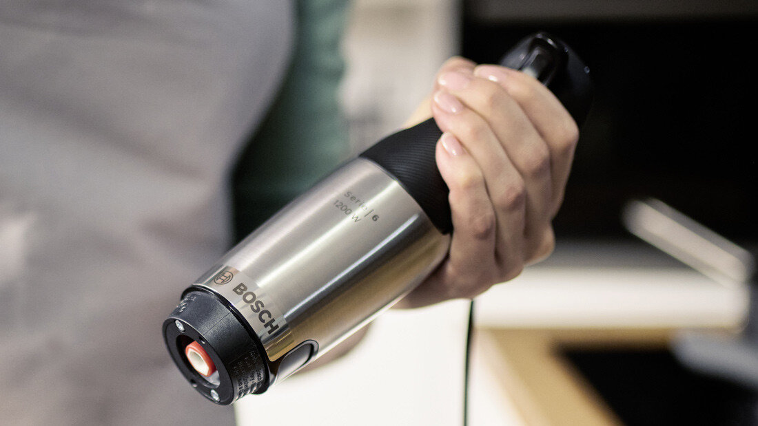 Blender BOSCH ErgoMaster MSM6M831 wygodny uchwyt pewny chwyt bezpieczna praca antypoślizgowy, miękki w dotyku uchwyt bez wysiłku