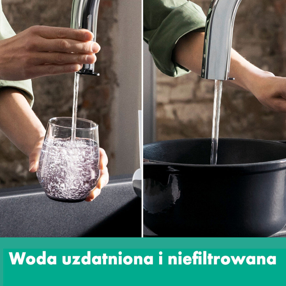 BATERIA KUCH HANSGROHE AQITTURA M91 Z FILTREM SODASYSTEM 210 76836000 Na zdjęciu 3.jpg widać dwa zbliżenia na dłonie przy baterii kuchennej: po lewej nalewaną do szklanki wodę z intensywnym bąbelkowaniem, po prawej strumień wody wpadający do ciemnego garnka. Na dole umieszczony jest zielony pasek z napisem „Woda uzdatniona i niefiltrowana” Jedna wylewka 2 rodzaje wody dwa niezależne kanały wody oddzielna woda pitna i użytkowa czysta woda do picia bateria kuchenna 2 w 1 wygoda użytkowania brak dodatkowych filtrów