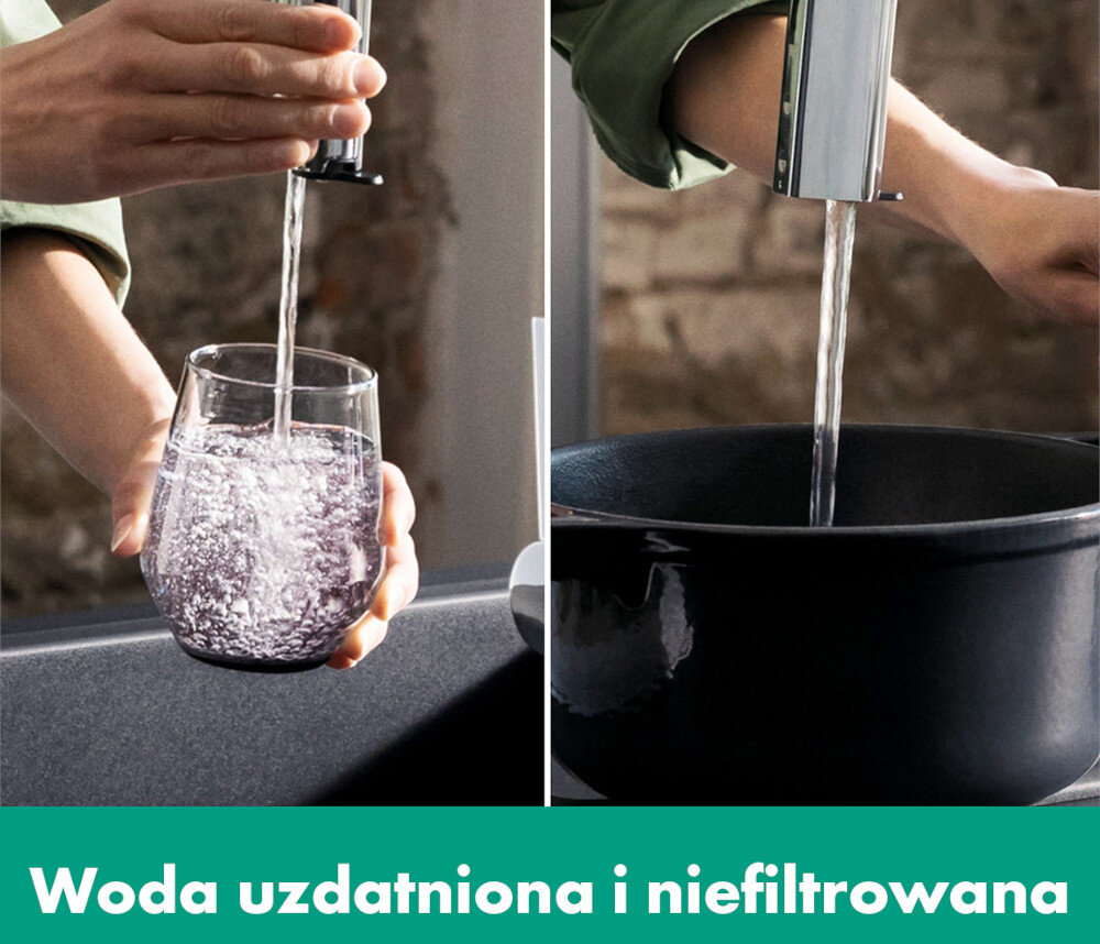 BATERIA KUCH HANSGROHE AQITTURA M91 Z FILTREM 210 76801000 Na zdjęciu 3.jpg widać dwa zbliżenia na dłonie przy baterii kuchennej: po lewej nalewaną do szklanki wodę z intensywnym bąbelkowaniem, po prawej strumień wody wpadający do ciemnego garnka. Na dole umieszczony jest zielony pasek z napisem „Woda uzdatniona i niefiltrowana” Jedna wylewka 2 rodzaje wody dwa niezależne kanały wody oddzielna woda pitna i użytkowa czysta woda do picia bateria kuchenna 2 w 1 wygoda użytkowania brak dodatkowych filtrów