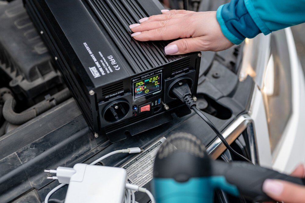 Przetwornica NEWELL NL3680 12V/230V 2000W/4000W Czysta sinusoida zabezpieczenia wentylatory chłodzenie