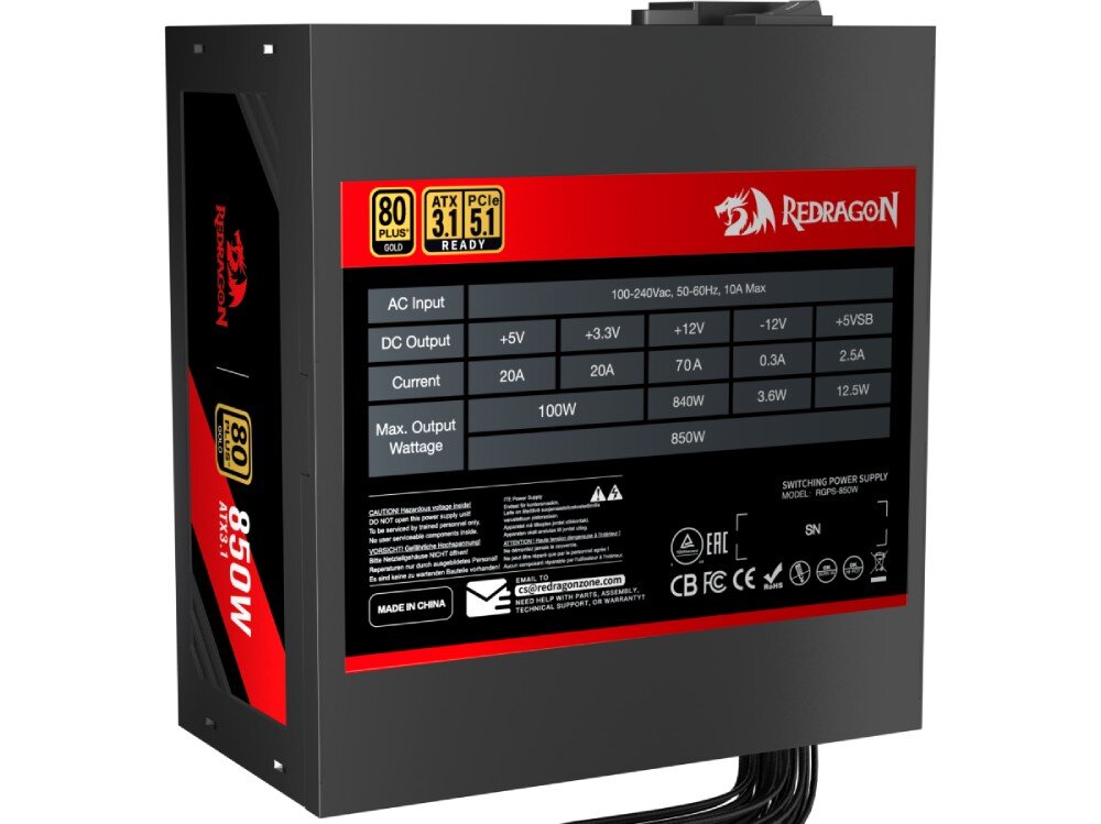 Zasilacz REDRAGON GC-PS007-SE 850W 80 Plus Gold Boczna część zasilacza z dużą etykietą zawierającą parametry wyjściowe prądu i napięcia, oznaczenia certyfikatów oraz logo producenta w czerwonym kolorze, standard, moc, złącza