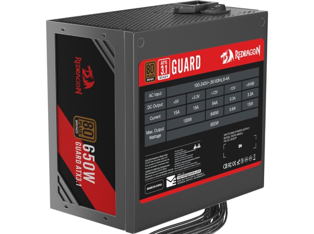Zasilacz REDRAGON Guard GC-GU02P Bok zasilacza ustawionego pionowo z widocznymi oznaczeniami mocy 750 W, certyfikatem 80 Plus Bronze, logiem producenta oraz tabelą parametrów elektrycznych, moc, standard, złącze PCI-E