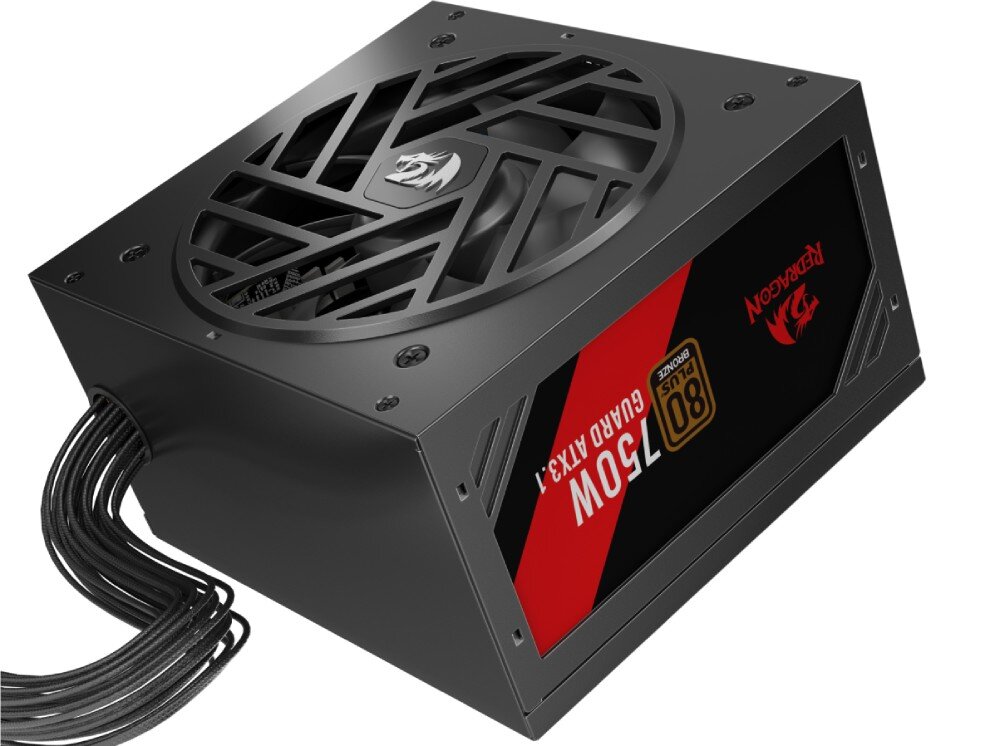 Zasilacz REDRAGON Guard GC-GU03P Ujęcie skośne na zasilacz z widocznym wentylatorem na górze i bokiem obudowy z oznaczeniami mocy 750 W, certyfikatem 80 Plus Bronze oraz wychodzącymi czarnymi oplecionymi kablami, złącza, przewody