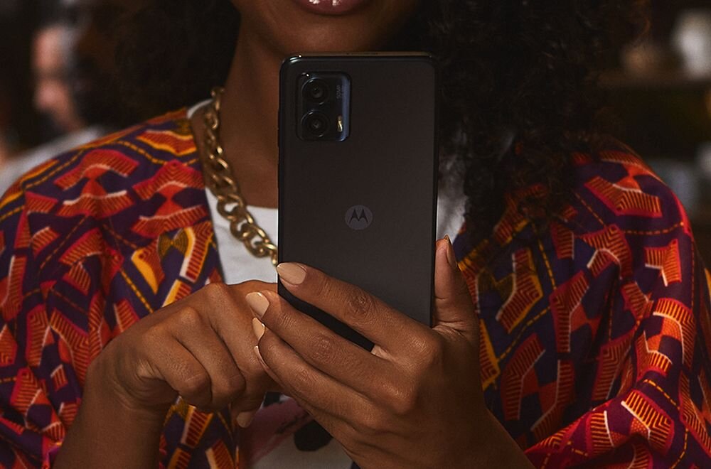 SMARTFON MOTOROLA MOTO G73 5G ekran bateria aparat procesor ram pamięć pojemność rozdzielczość zdjęcia filmy opis dane cechy blokady system łączność wifi bluetooth obudowa szkło odporność porty muzyka transfer sieć przekątna matryca waga czujniki oled amoled ips