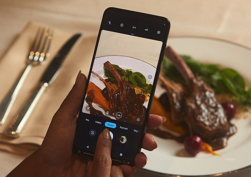 SMARTFON MOTOROLA MOTO G73 5G ekran bateria aparat procesor ram pamięć pojemność rozdzielczość zdjęcia filmy opis dane cechy blokady system łączność wifi bluetooth obudowa szkło odporność porty muzyka transfer sieć przekątna matryca waga czujniki oled amoled ips