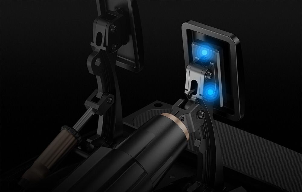 Zestaw pedałów gaz CRP2 + aktywny pedał uniwersalny mBooster MOZA Racing mBooster Pedal Set RS082 (PC) Zbliżenie na tył pedałów Moza Racing z zaznaczonymi niebieskimi punktami testy ponad miliona cykli trwałość wytrzymała stal włókno węglowe 3K przyczepność