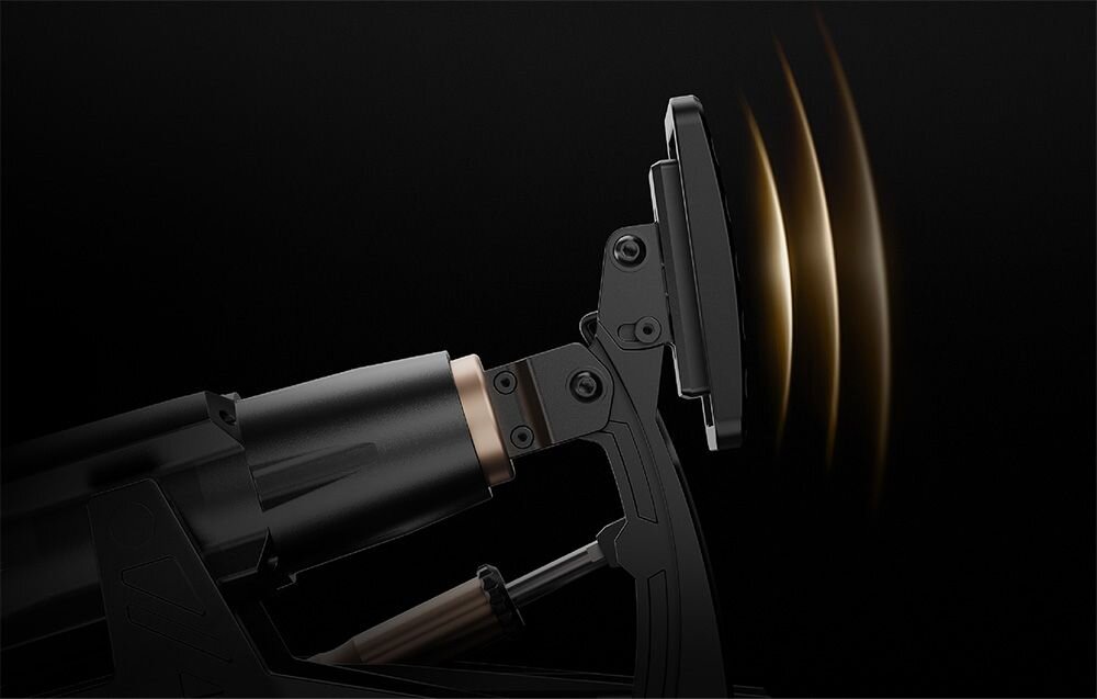 Zestaw pedałów gaz CRP2 + aktywny pedał uniwersalny mBooster MOZA Racing mBooster Pedal Set RS082 (PC) Pedał Moza Racing pokazany z profilu z zaznaczonymi złotymi elementami graficznymi sensor nacisku odwzorowanie pełnego zakresu siły hamowania 15-bitowy czujnik kąta algorytm sensor fusion realizm zbliżony do prawdziwej jazdy na torze