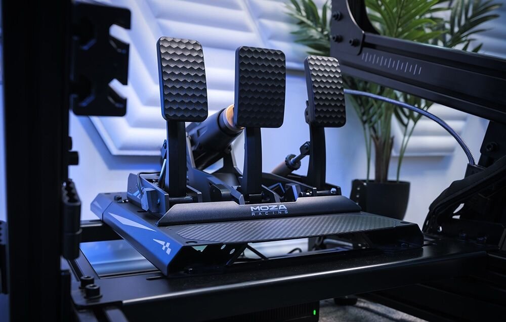 Pedał uniwersalny MOZA Racing mBooster RS076 Trzy pedały gazu do simracingu w czarnym kolorze współpraca z komputerami większością baz modelami MOZA Realistyczne wrażenia