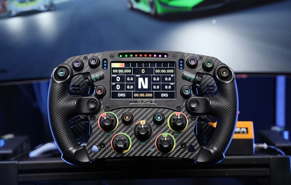 Kierownica MOZA Racing FSR V2 RS068 PC Gamingowa kierownica Moza Racing z widocznymi przyciskami, ekranem i światłami LED zaawansowana personalizacja Moza Pit House gotowe układy tworzenie własnych dostosowanie koloru timingu diod RPM szczegółowa kalibracja