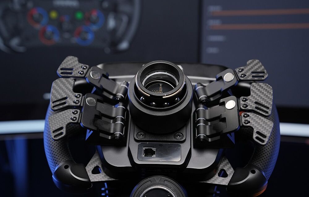 Kierownica MOZA Racing FSR V2 RS068 PC Tył kierownicy Moza Razing z widocznymi komponentami mechanicznymi szybkie działanie interfejsu procesor