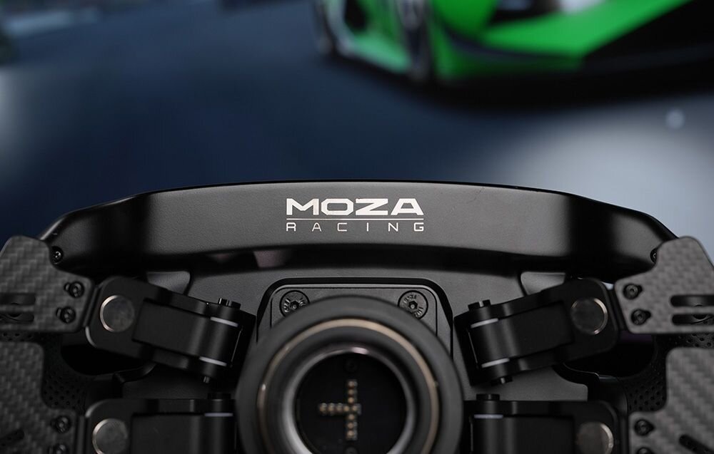Kierownica MOZA Racing FSR V2 RS068 PC Zbliżenie na górną część kierownicy gamingowej z napisem Moza Racing na obudowie quick release błyskawiczne wypięcie