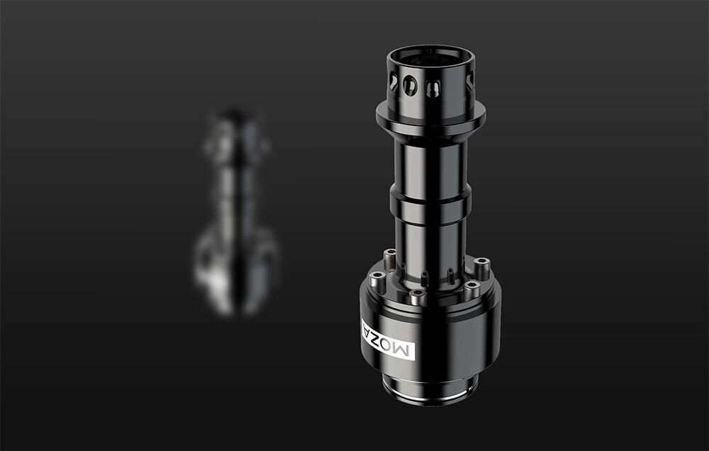 Przedłużka kolumny kierownicy MOZA Racing RS061 Dwa modele przedłużek kolumny kierownicy Moza stojące obok siebie na szarym tle