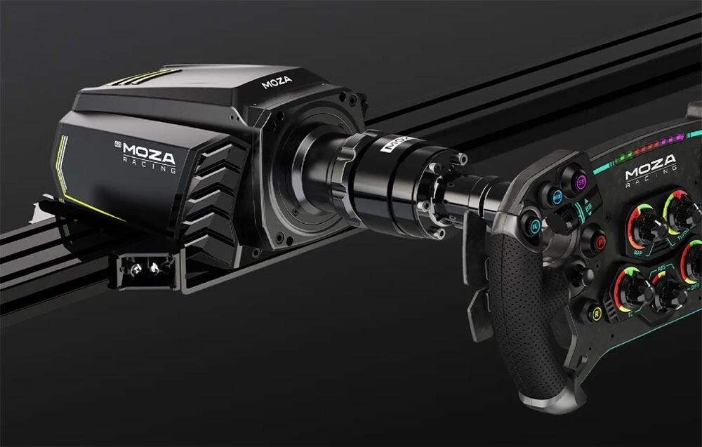 Przedłużka kolumny kierownicy MOZA Racing RS061 Przedłużka Moza zamontowana w kierownicy gamingowej na szarym tle