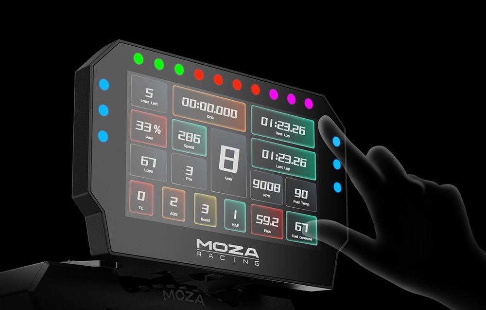 Wyświetlacz MOZA Racing CM2 RS072 Transparentna dłoń zbliżająca się do wyświetlacza Moza Racing edytowalny interfejs platforma MOZA oprogramowanie MOZA Pit House