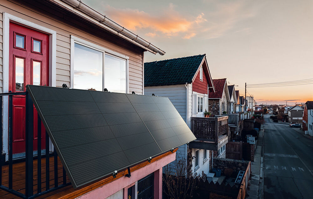 Fotowoltaika balkonowa ECOFLOW Mini Flex, moc, wejście, autonomiczne, nasłonecznienie, panel fotowoltaiczny zamontowany do balkonu budynku