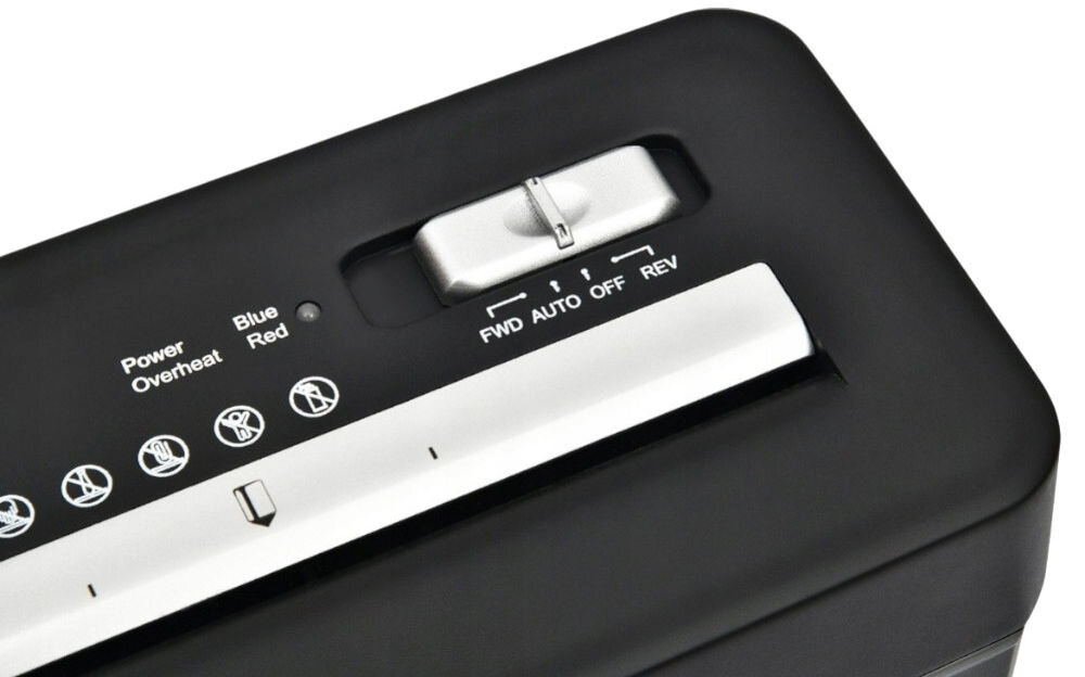 Niszczarka EXTRALINK EX.29836, automatyczny start, stop, uproszczenie, ergonomia, na białym tle zbliżenie na przycisk start/stop