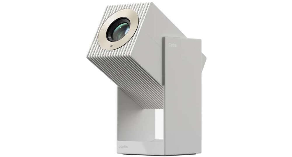 Projektor WANBO Cube 2 Pro Android TV 11.0 Full HD Netflix dźwięk 8W, projektor stojący pod skosem na białym tle