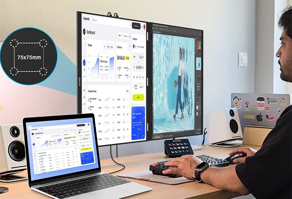 Monitor ZEUSLAP Z18W Mężczyzna przy biurku korzysta z laptopa i podwójnego ekranu zawieszonego pionowo na uchwycie VESA, na którym widać aplikacje i zdjęcie kobiety pod wodą, gniazda, wyjścia, mocowanie VESA