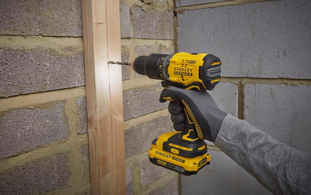 STANLEY-SFMCD715-D2K-QW rękojeść overmolded handle komfort praca kompaktowa lekka ergonomiczna konstrukcja urządzenie gumowy uchwyt